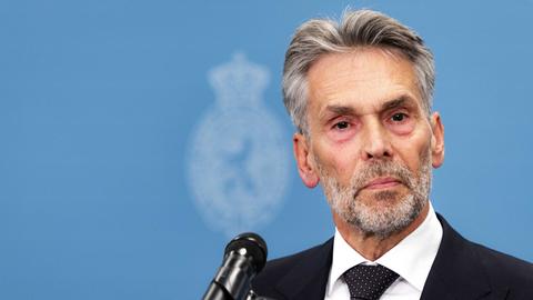 Dick Schoof spricht während einer Pressekonferenz nach seiner Ernennung zum neuen Premierminister der Niederlande in Den Haag. 