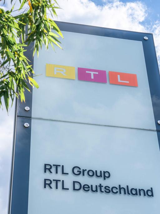 Hauptsitz des Medienunternehmes RTL Deutschland in den Rheinhallen in Köln-Deutz.
