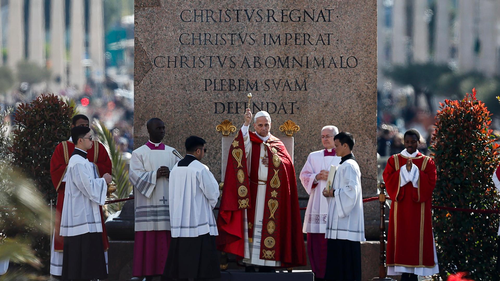 Papst Leo XIV. feiert die Heilige Messe am Palmsonntag auf dem Petersplatz in Rom. 