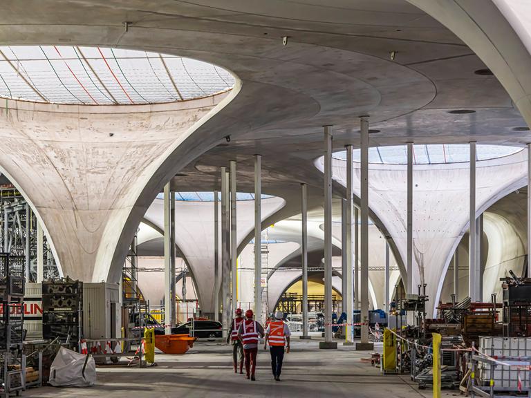 Die Baustelle von Stuttgart 21 mit den Kelchstützen, die das Dach des künftigen Durchgangsbahnhof tragen werden. 