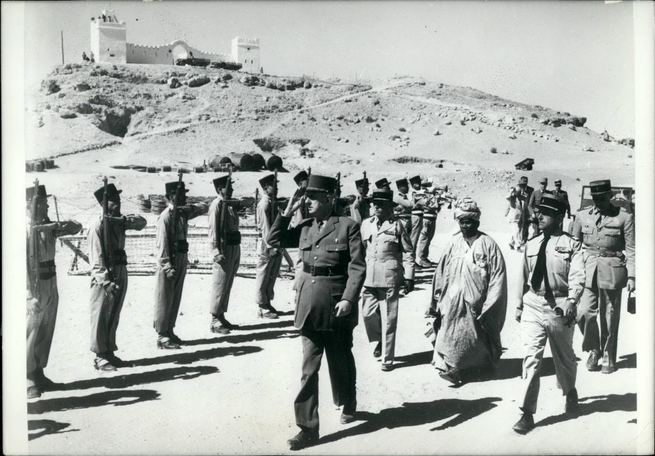 Charles de Gaulle 1962 auf Truppenbesuch in Algerien.