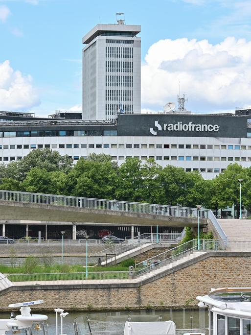 France, Paris, May 23 2024. View of the entire Maison de la Radio. Illustration of the Maison de la Radio et de la Musique, which houses the offices and studios of Radio France, in western Paris. Photograph by Henrique Campos / Hans Lucas. France, Paris, 23 Mai 2024. Vue sur l ensemble de la maison de la radio. Illustration la maison de la Radio et de la Musique qui accueille les bureaux et les studios de Radio France, dans l ouest parisien. Photographie de Henrique Campos / Hans Lucas