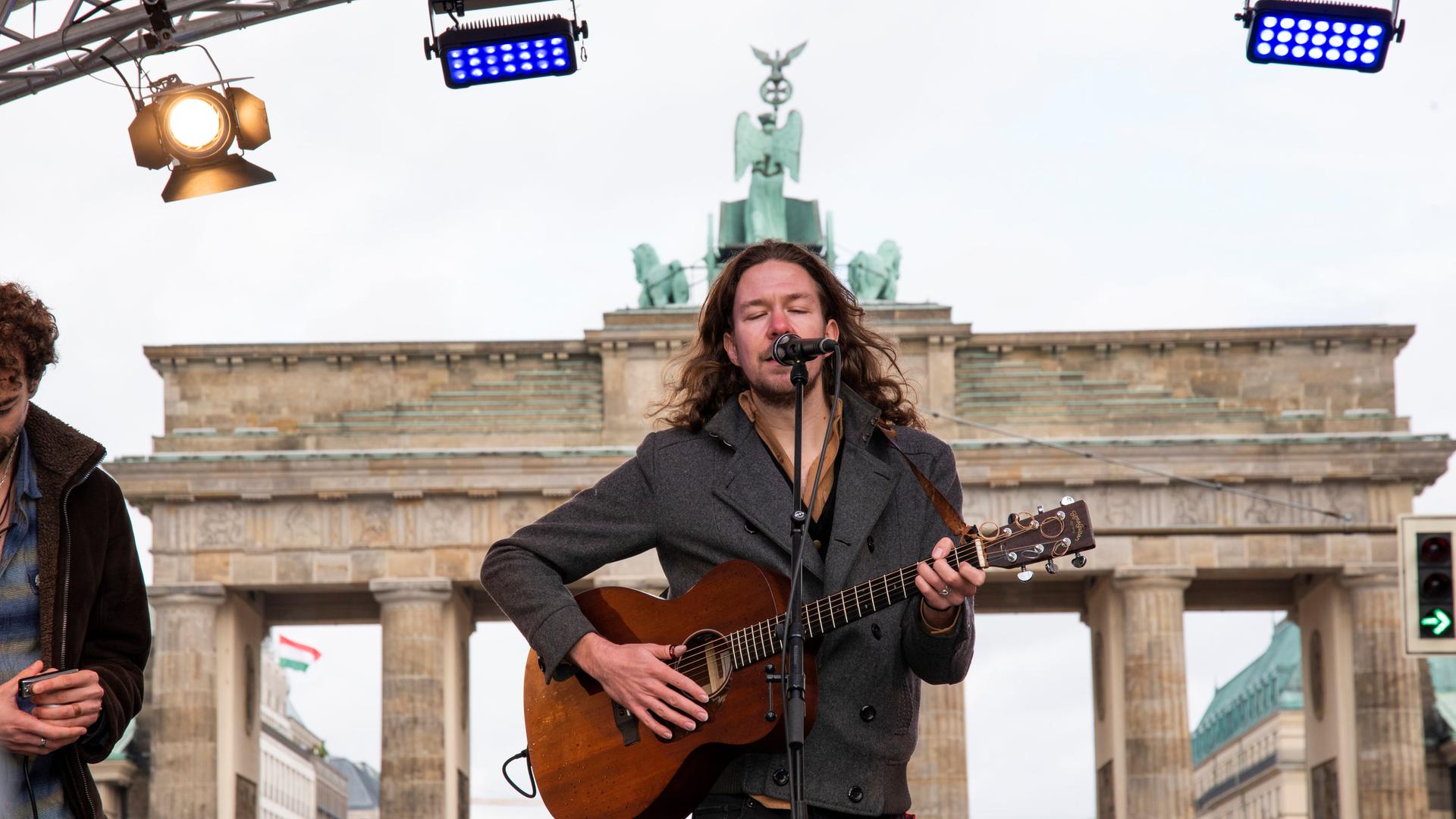 Konzert zum Tag der Deutschen Einheit vor dem Brandenburger Tor