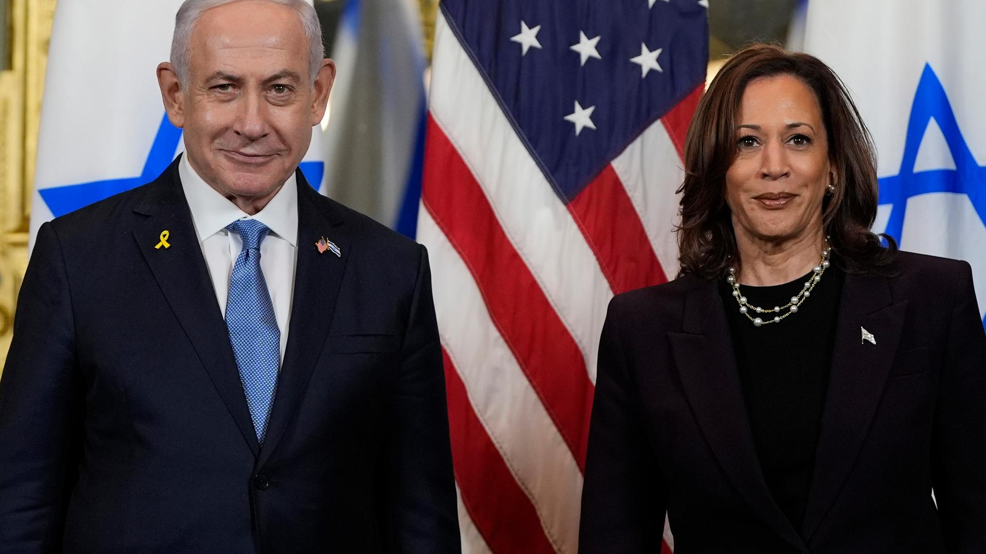 US-Vizepräsidentin Kamala Harris und der israelische Ministerpräsident Benjamin Netanjahu treffen sich im Eisenhower Executive Office Building auf dem Gelände des Weißen Hauses. 