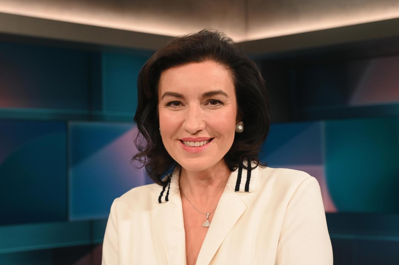 Politikerin Dorothee Bär, stellvertretende Parteivorsitzende der CSU, zu Gast in der ARD-Talkshow "Hart aber Fair" Politikerin Dorothee Bär, stellvertretende Parteivorsitzende der CSU, zu Gast in der ARD-Talkshow "Hart aber Fair"