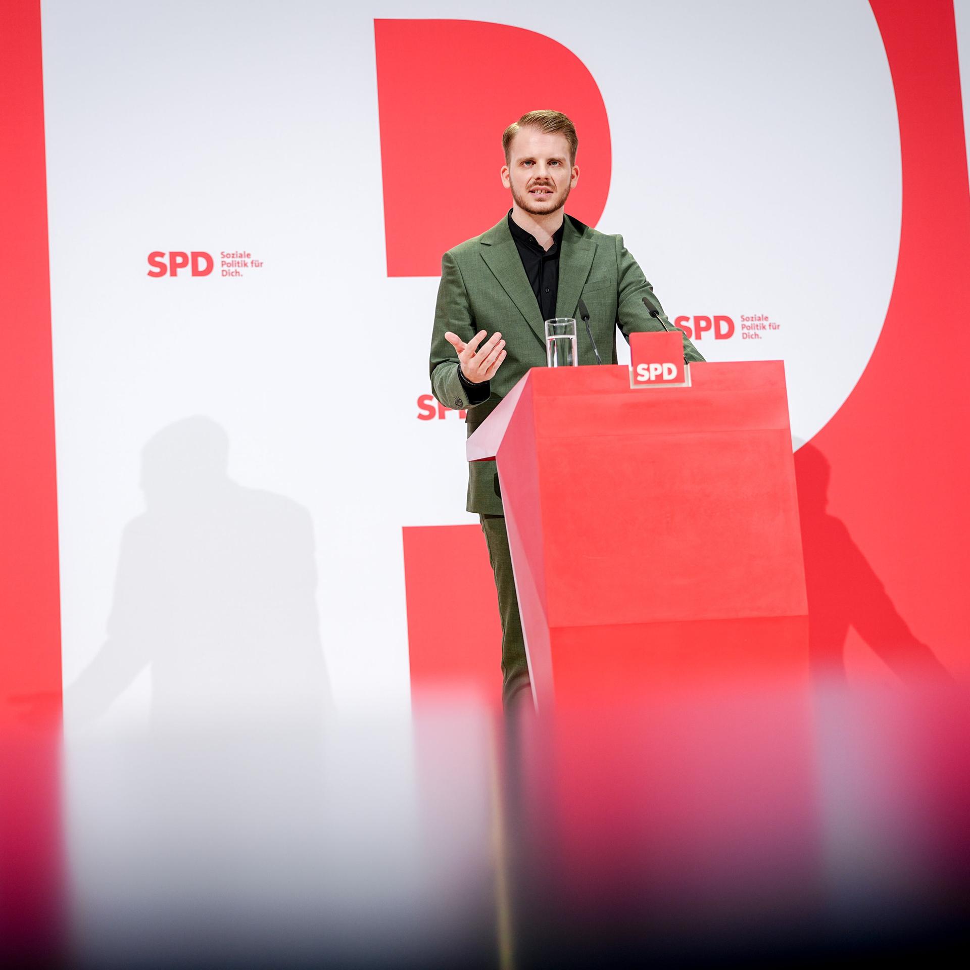Tim Klüssendorf, SPD-Generalsekretär, gibt eine Pressekonferenz nach den Gremiensitzungen seiner Partei.