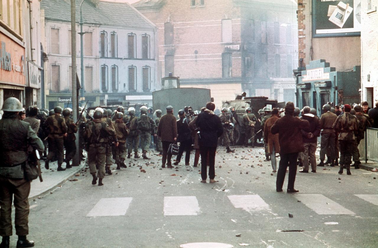 Bloody Sunday in Londonderry 1972: Britischen Soldaten gehen am 30. Januar 1972 in der nordirischen Stadt Derry gegen Demonstranten vor