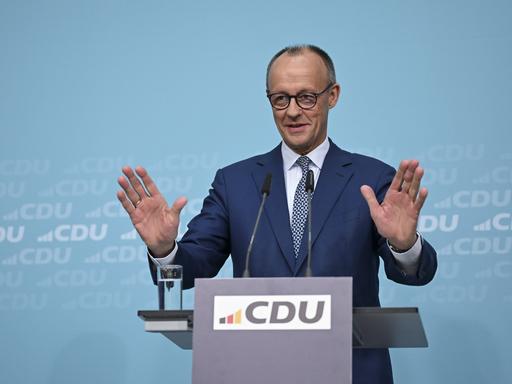 CDU-Chef und Bundeskanzler Friedrich Merz am 20. Oktober 2025 bei einer Pressekonferenz in der CDU-Parteizentrale in Berlin. CDU-Chef und Bundeskanzler Friedrich Merz am 20. Oktober 2025 bei einer Pressekonferenz in der CDU-Parteizentrale in Berlin.