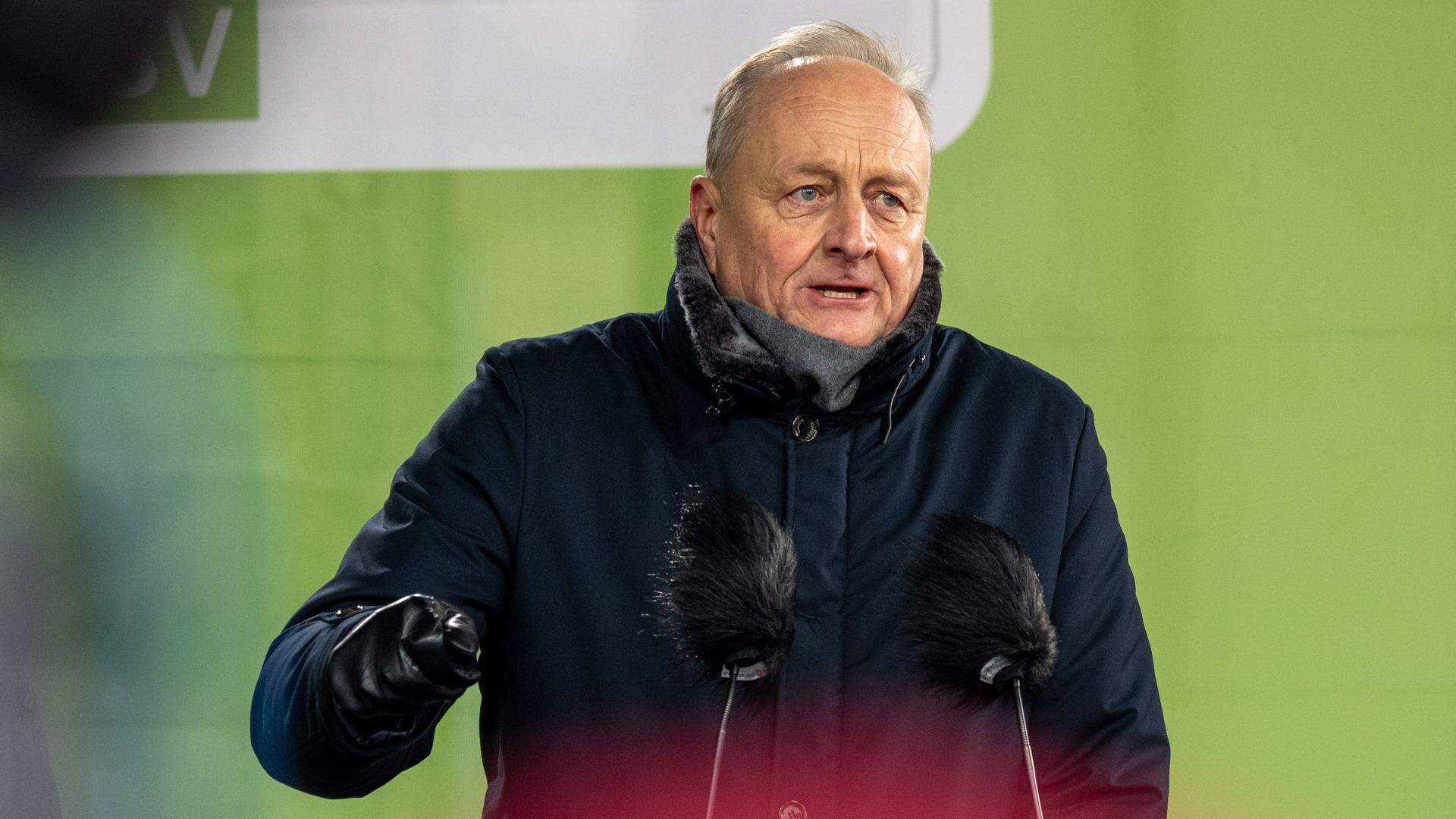Berlin: Joachim Rukwied, Präsident des Deutschen Bauernverbandes, spricht auf der Kundgebung am Brandenburger Tor. Berlin: Joachim Rukwied, Präsident des Deutschen Bauernverbandes, spricht auf der Kundgebung am Brandenburger Tor.
