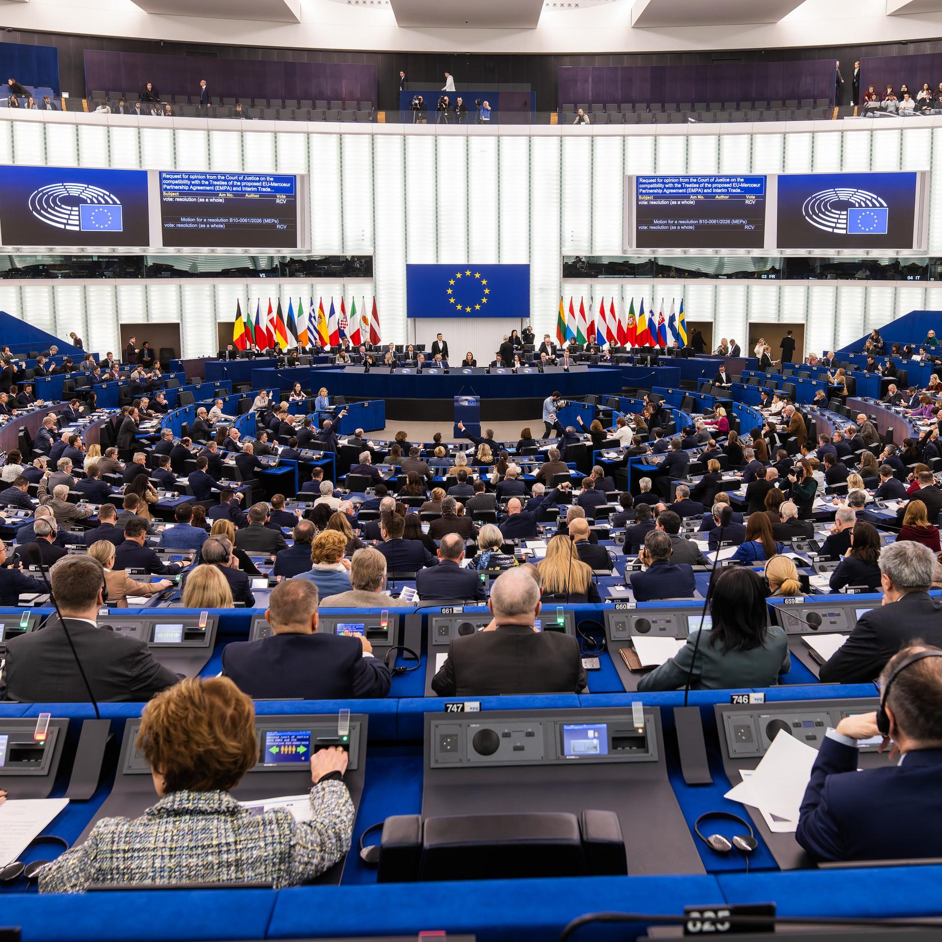 Abgeordnete des Europäischen Parlaments stimmen über eine Überprüfung des Mercosur-Abkommens durch den Europäischen Gerichtshof ab. 