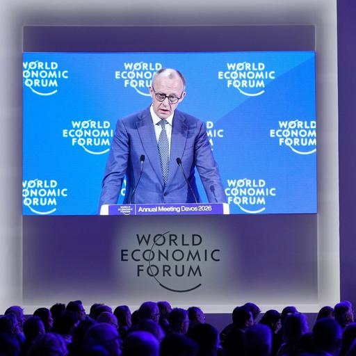 Davos: Bundeskanzler Friedrich Merz (CDU) spricht während einer Plenarsitzung in der Kongresshalle beim 56. jährlichen Treffen des Weltwirtschaftsforums (WEF).