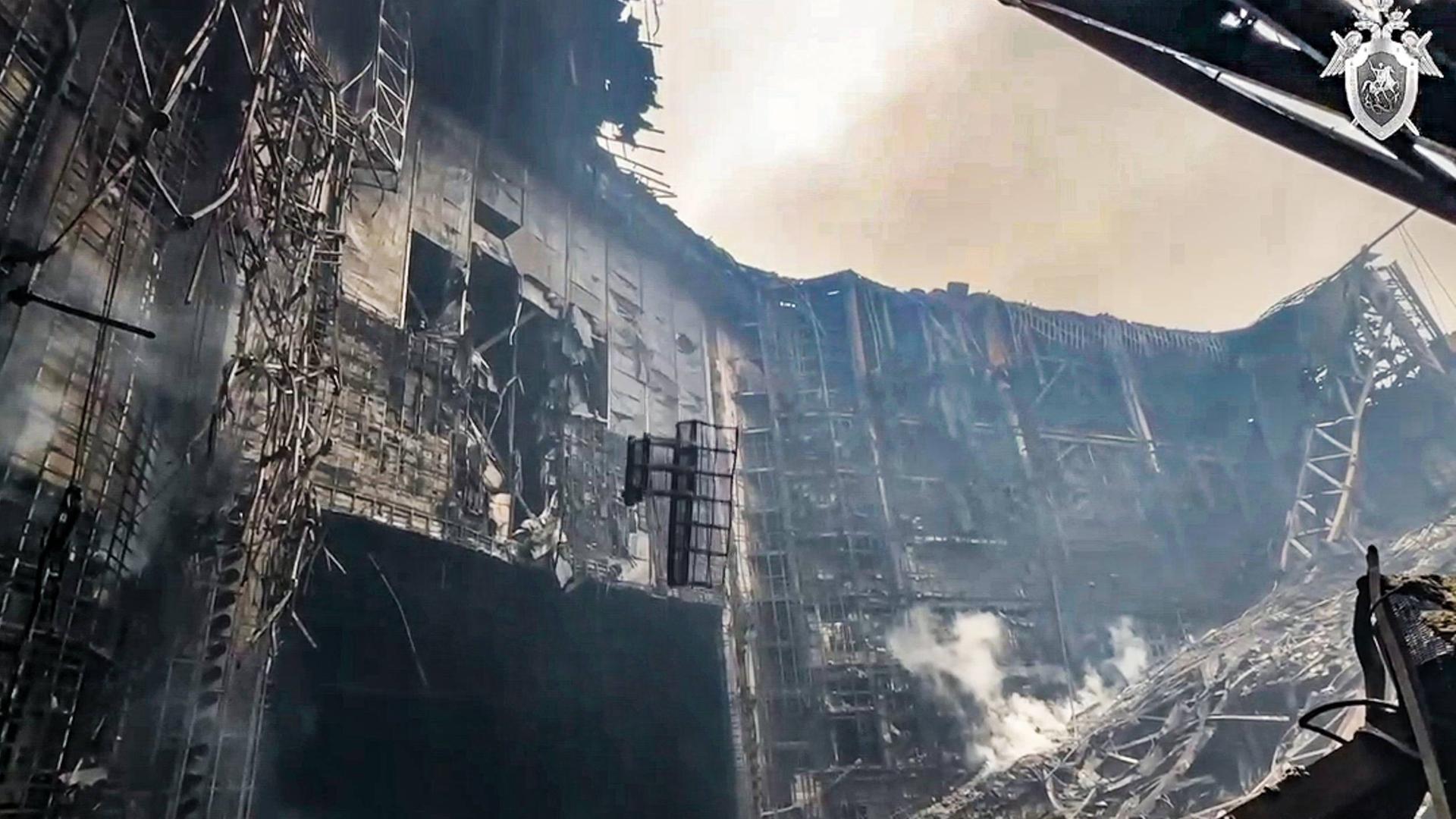 Die Trümmer der abgebrannten Crocus City Hall.