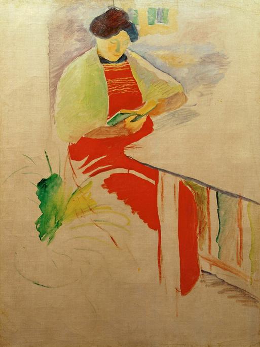 Das Bild "Frau mit roter Schürze auf Balkon (Elisabeth)" von August Macke, 1910. (Elisabeth Macke, geb. Gerhardt, lesend). Öl auf Leinwand, 67 x 49 cm.