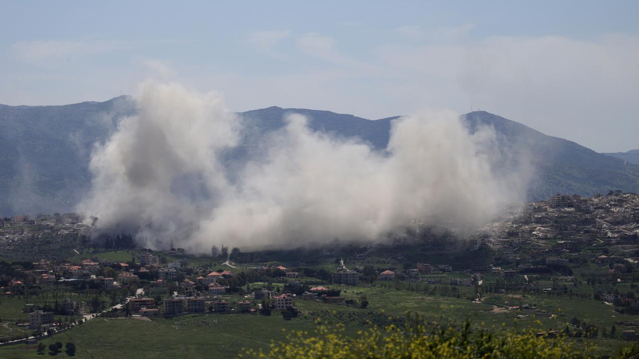 Nach Explosionen im südlibanesischen Ort Khiam steigen Rauchwolken auf