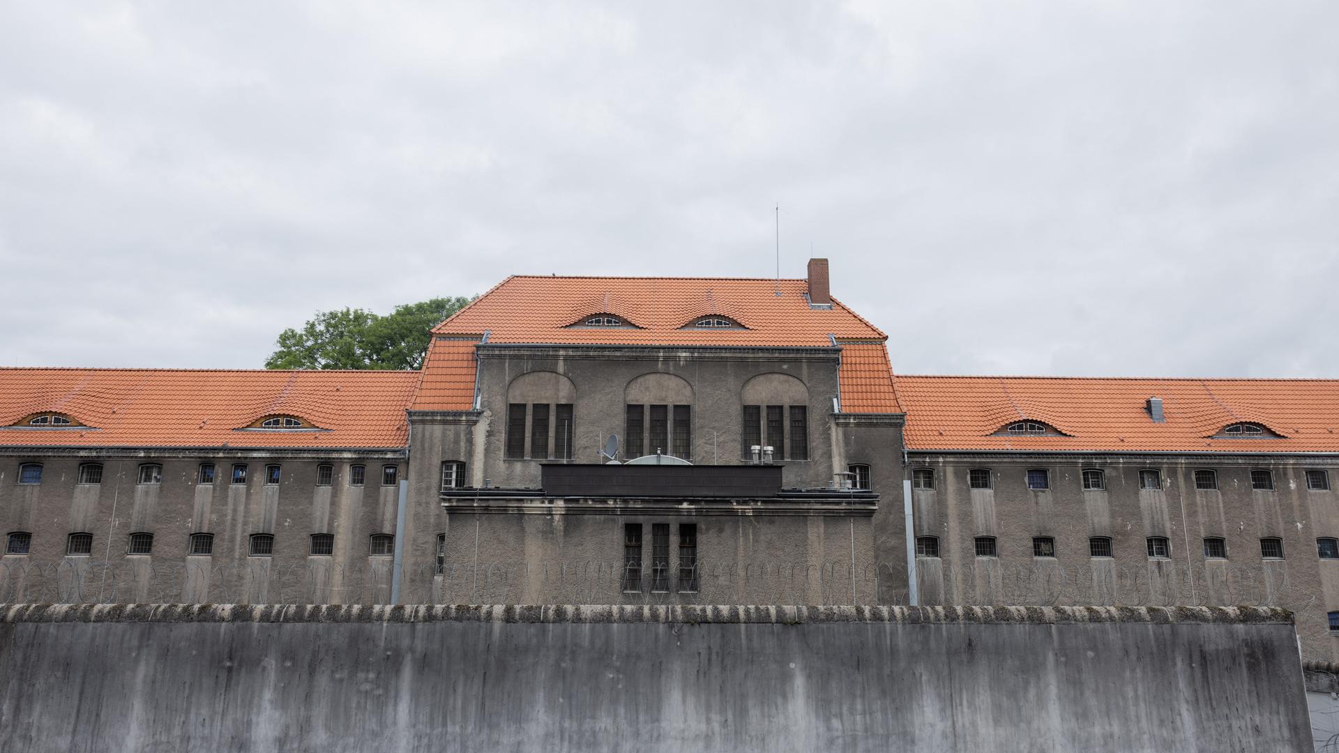 Ansicht des Gebäudes der JVA Willich in Nordrhein-Westfalen. 