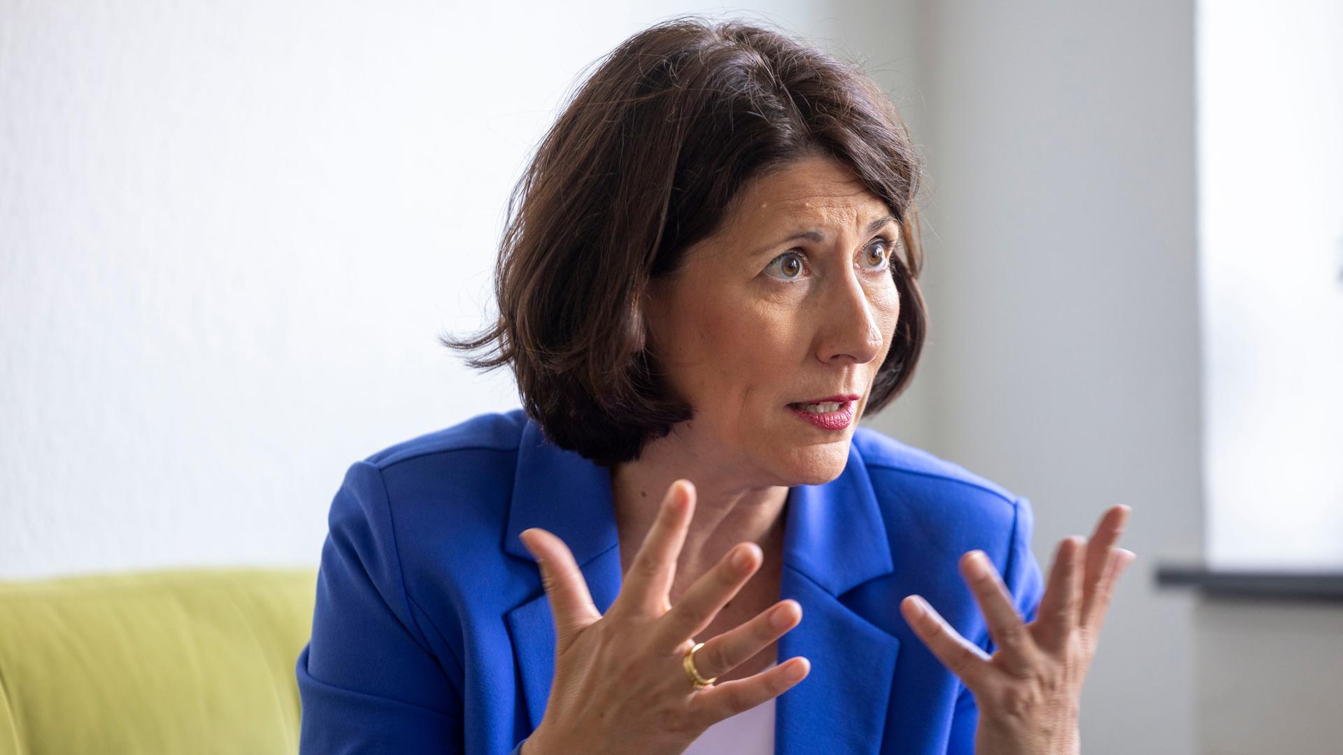 Daniela Schmitt (FDP), Ministerin für Wirtschaft, Verkehr, Landwirtschaft und Weinbau des Landes Rheinland-Pfalz Daniela Schmitt (FDP), Ministerin für Wirtschaft, Verkehr, Landwirtschaft und Weinbau des Landes Rheinland-Pfalz