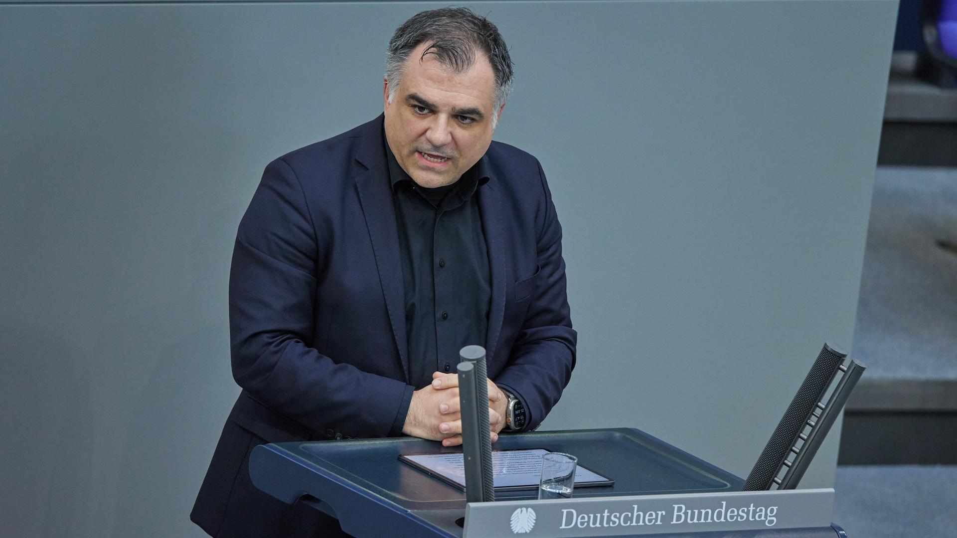Christos Pantazis (SPD) spricht während einer Aktuellen Stunde im Deutschen Bundestag. Christos Pantazis (SPD) spricht während einer Aktuellen Stunde im Deutschen Bundestag.