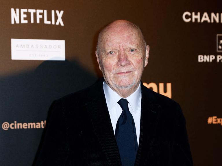 Der französische Filmemacher Jean-Paul Rappeneau, der mit mehreren Césars ausgezeichnete Regisseur von acht Spielfilmen, darunter „Cyrano de Bergerac“ (1990), starb am 1. September 2026 im Alter von 94 Jahren in Paris. Der französische Filmemacher Jean-Paul Rappeneau, der mit mehreren Césars ausgezeichnete Regisseur von acht Spielfilmen, darunter „Cyrano de Bergerac“ (1990), starb am 1. September 2026 im Alter von 94 Jahren in Paris.