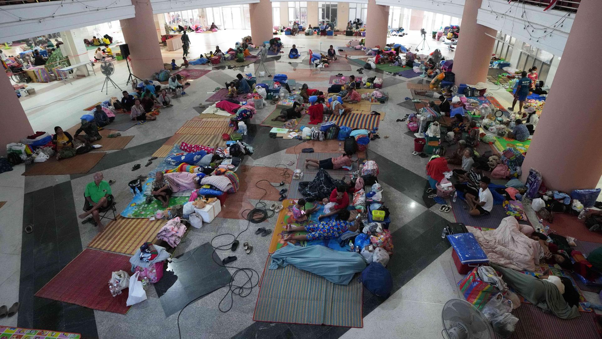 Geflüchtete Menschen kommen in einer Sammelunterkunft in Thailand unter Geflüchtete Menschen kommen in einer Sammelunterkunft in Thailand unter