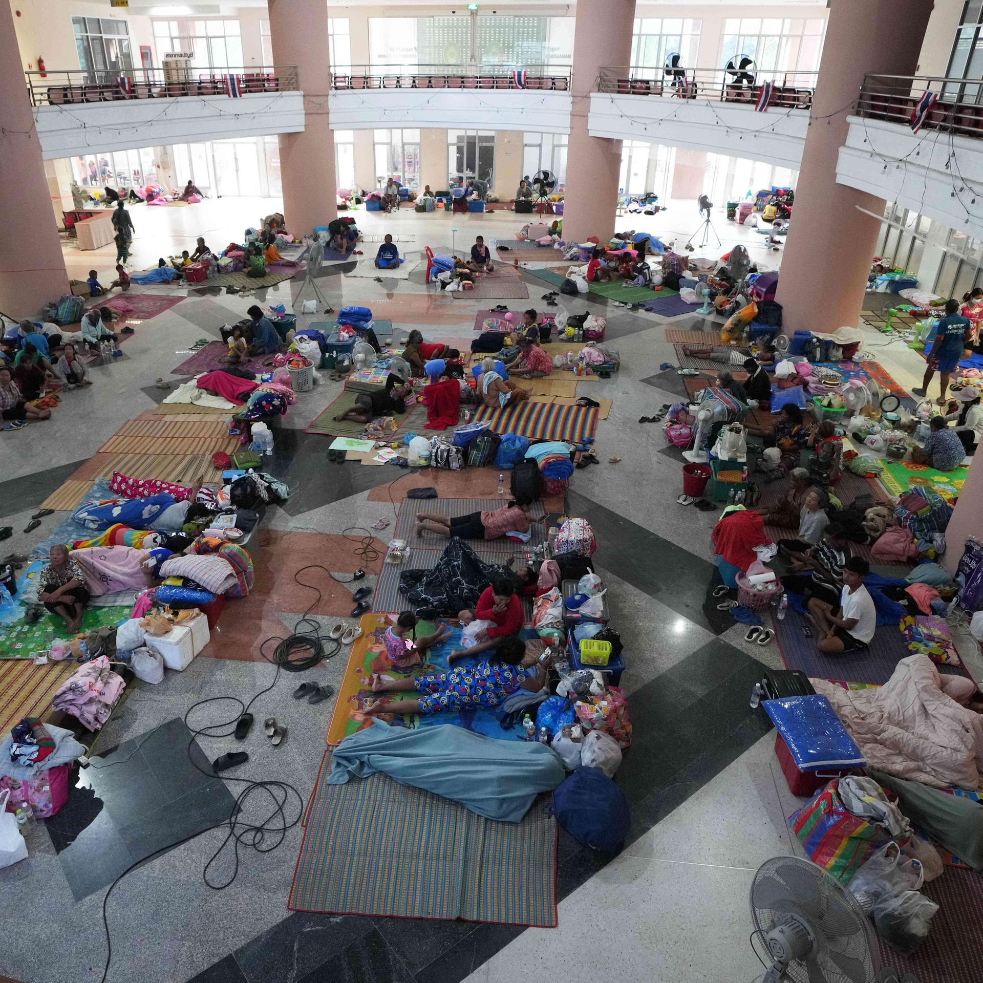 Geflüchtete Menschen kommen in einer Sammelunterkunft in Thailand unter