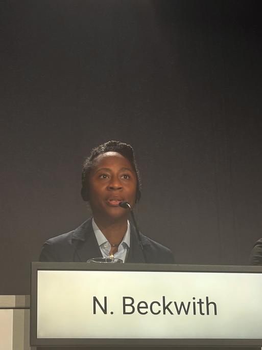 Naomi Beckwith, die neue künstlerische Leitung der documenta 16, spricht bei ihrer Vorstellung 