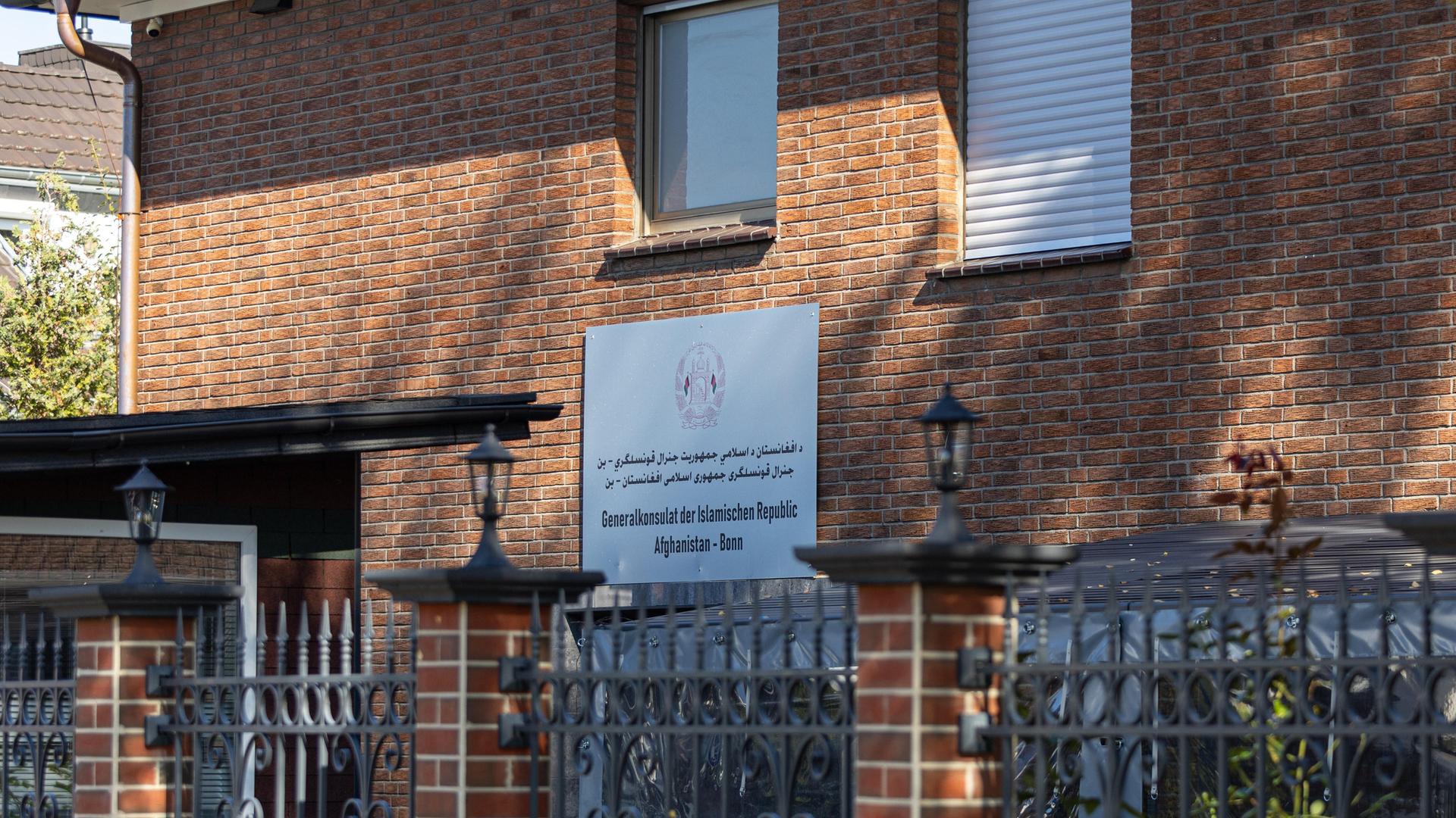 Schild am Eingang des Generalkonsulats der Islamischen Republik Afghanistan in Bonn Schild am Eingang des Generalkonsulats der Islamischen Republik Afghanistan in Bonn