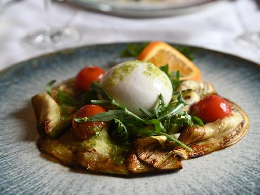 Vorspeise mit Auberginen und Büffelmozarella Vorspeise mit Auberginen und Büffelmozarella