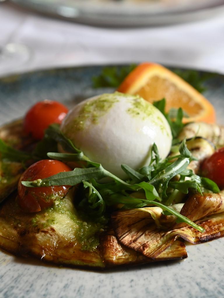 Vorspeise mit Auberginen und Büffelmozarella Vorspeise mit Auberginen und Büffelmozarella