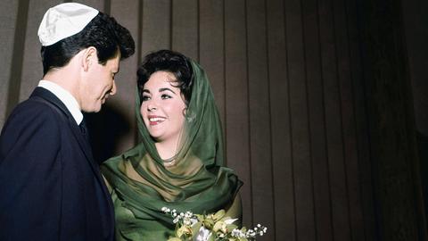 Eddie Fisher und Elizabeth Taylor bei ihrer Hochzeit