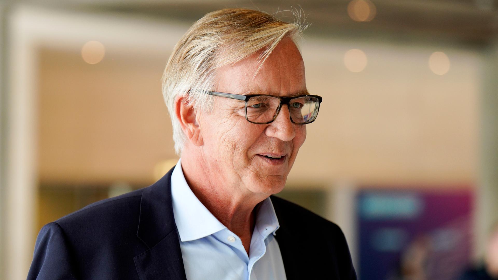 Dietmar Bartsch bei einem Pressestatement zu seinem Rückzug von der Fraktionsspitze der Linken auf der Fraktionsebene im Bundestag. Dietmar Bartsch bei einem Pressestatement zu seinem Rückzug von der Fraktionsspitze der Linken auf der Fraktionsebene im Bundestag.