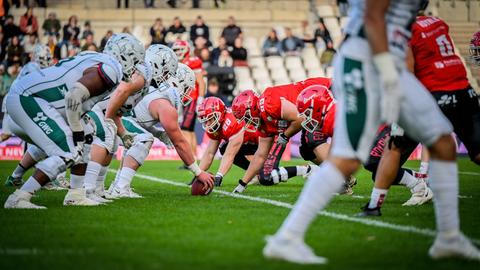 Spielszene aus dem Endspiel um die Deutsche Meisterschaft in der German Football League zwischen Potsdam Royals und den Schäbisch Hall Unicorns.