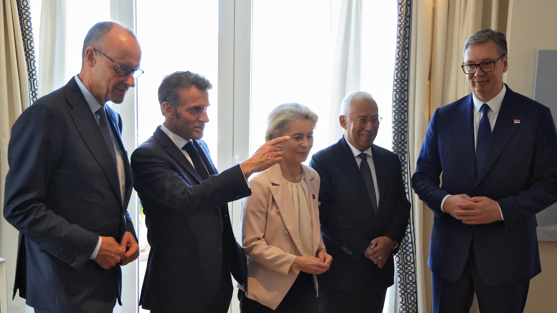 Bundeskanzler Merz mit Ursula von der Leyen, Antonio Cost, Emmanuel Macron und Aleksandar Vucic