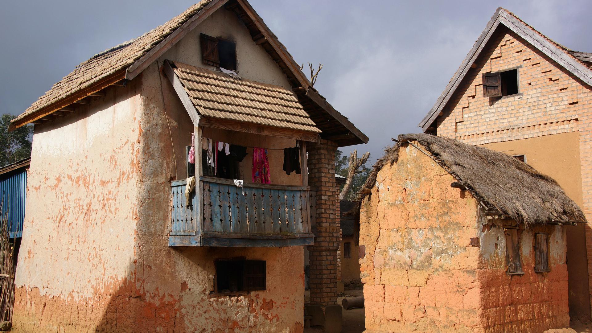 Häuser im Dorf Ambatovaky (Madagaskar)