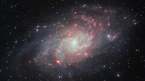 Eine wunderbare Galaxie, nur etwa drei Millionen Lichtjahre entfernt: Die Spirale M33 im Sternbild Dreieck, aufgenommen mit dem VST in Chile. 