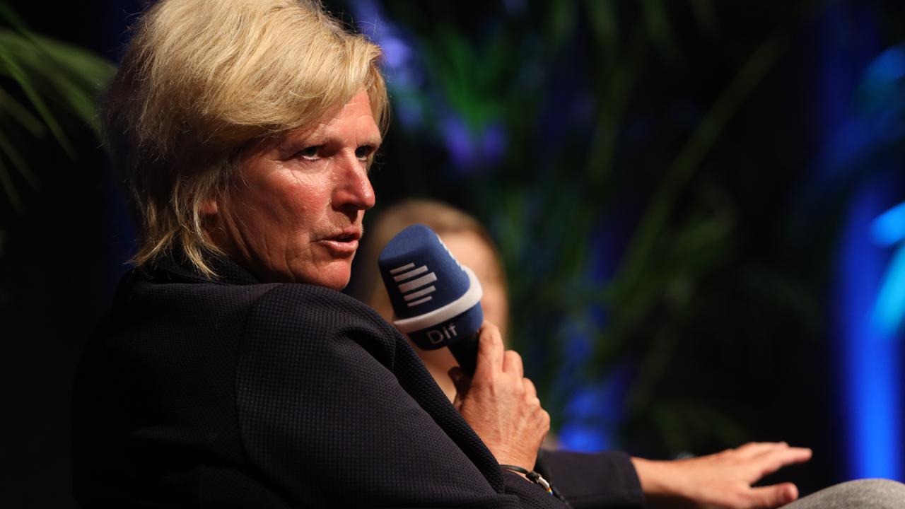 Die Sportreporterin Claudia Neumann vom ZDF bei der Dlf-Sportkonferenz.