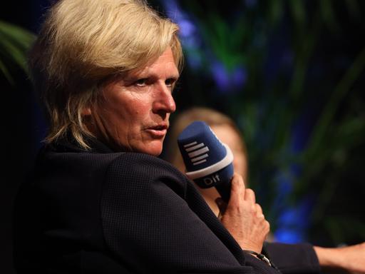 Die Sportreporterin Claudia Neumann vom ZDF bei der Dlf-Sportkonferenz.