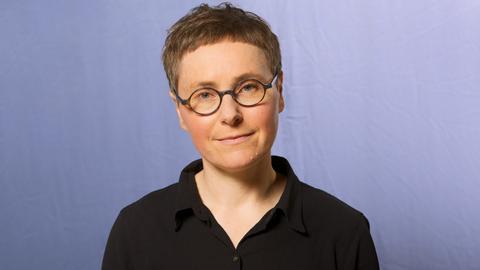 Porträt der deutschen Autorin und Kulturwissenschaftlerin Angela Steidele, 2015.