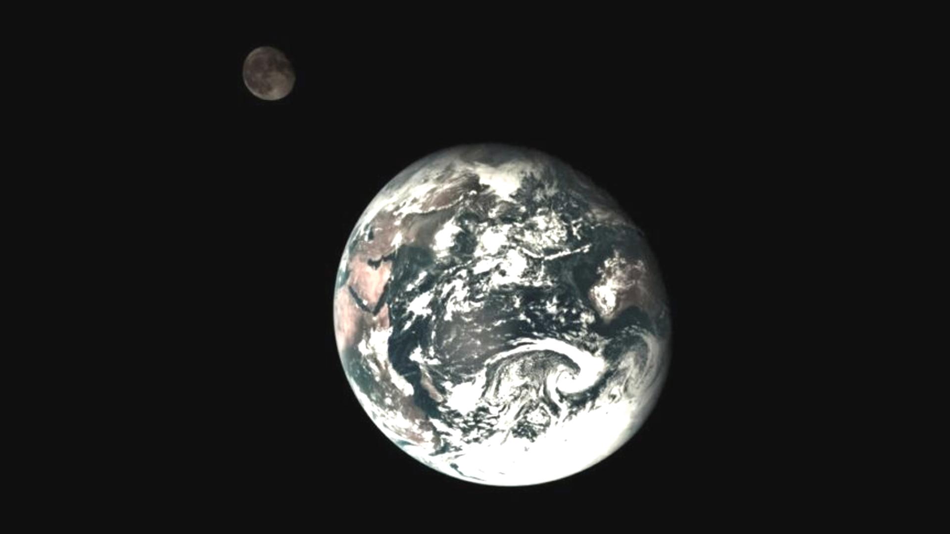 Erde und Mond, aufgenommen von der Testmission Chang'e 5-T1, deren Oberstufe auf den Mond stürzen wird, meint der US-Astronom Bill Gray Erde und Mond, aufgenommen von der Testmission Chang'e 5-T1, deren Oberstufe auf den Mond stürzen wird, meint der US-Astronom Bill Gray