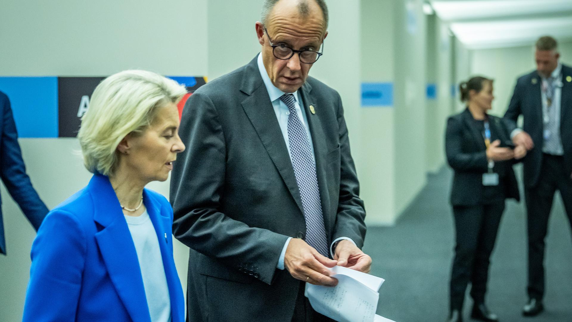 Ursula von der Leyen und Friedrich Merz im Gespräch. 