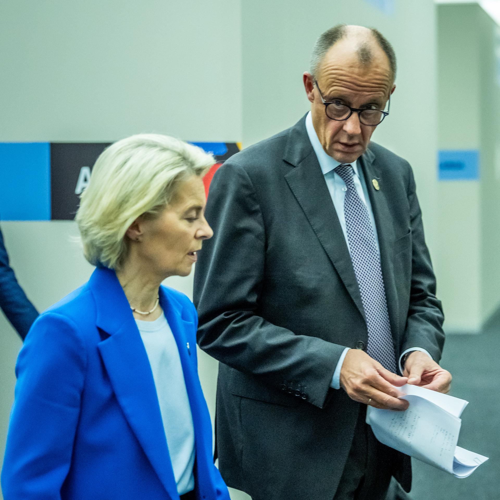 Ursula von der Leyen und Friedrich Merz im Gespräch. 