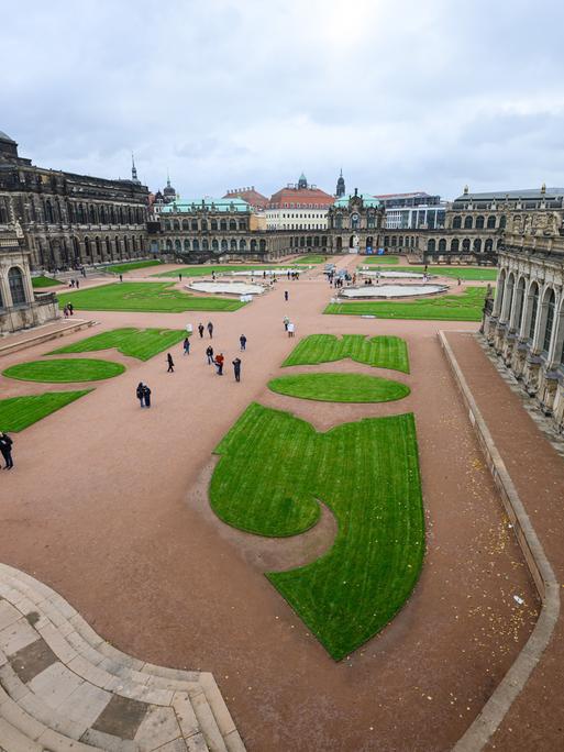 Blick in den Zwinger. Der Innenhof des berühmten Dresdner Zwingers, einem der touristischen Hotspots der Elbestadt, steht vor dem Abschluss der Sanierungsarbeiten.