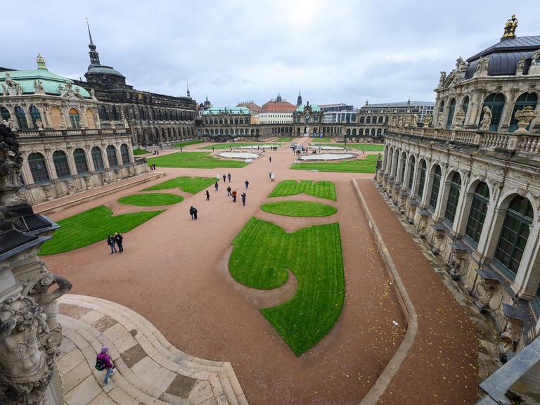 Blick in den Zwinger. Der Innenhof des berühmten Dresdner Zwingers, einem der touristischen Hotspots der Elbestadt, steht vor dem Abschluss der Sanierungsarbeiten.