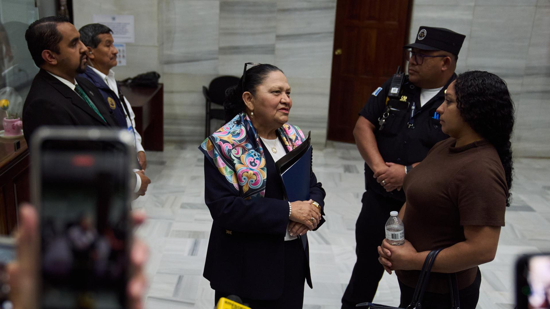 Generalstaatsanwältin Consuelo Porras spricht am 9. April 2026 in Guatemala-Stadt mit Reportern
