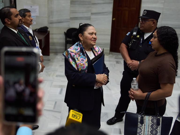 Generalstaatsanwältin Consuelo Porras spricht am 9. April 2026 in Guatemala-Stadt mit Reportern