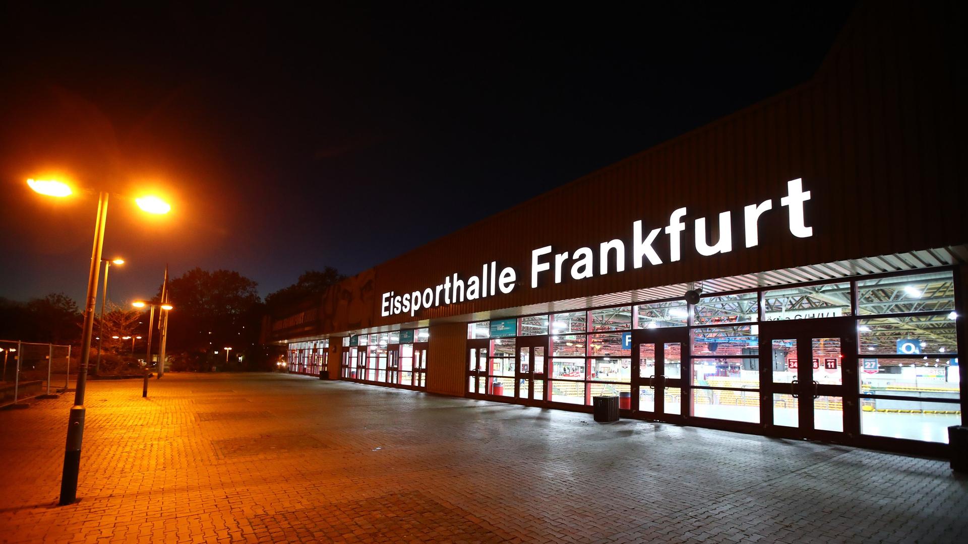 Eingangsbereich der Eissporthalle Frankfurt Eingangsbereich der Eissporthalle Frankfurt