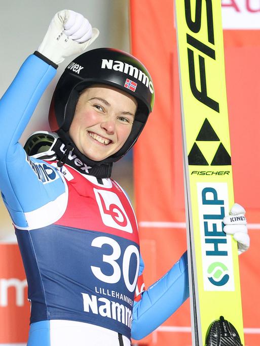 Skispringerin Silje Opseth aus Norwegen bei der Weltmeisterschaft in Lillehammer.