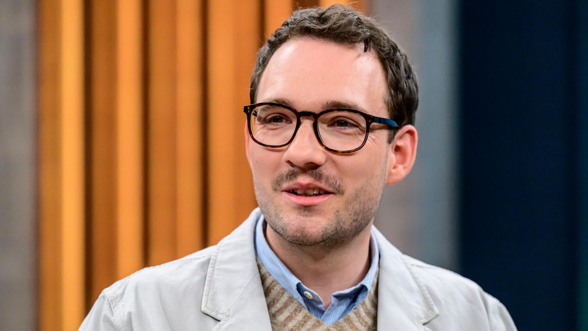 Lukas Rietzschel zu Gast in der ARD-Talkshow "Caren Miosga" Lukas Rietzschel zu Gast in der ARD-Talkshow "Caren Miosga"