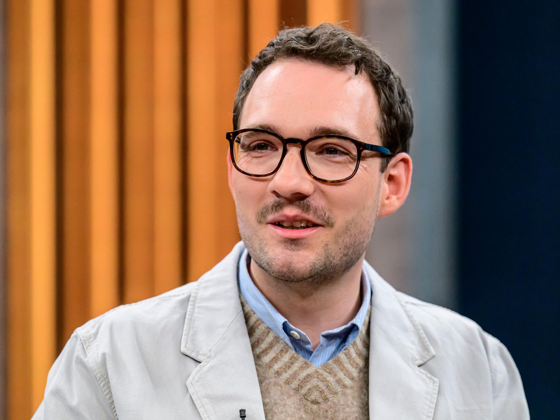 Lukas Rietzschel zu Gast in der ARD-Talkshow "Caren Miosga"