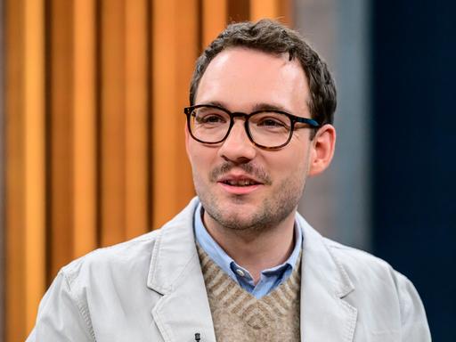 Lukas Rietzschel zu Gast in der ARD-Talkshow "Caren Miosga"