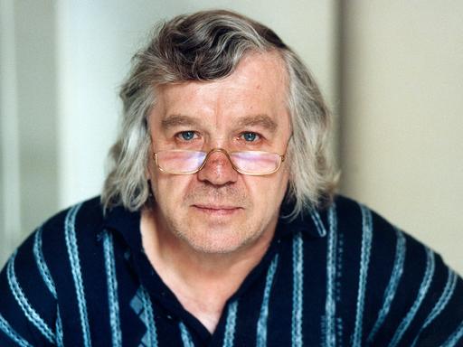 Porträt des deutschen Schriftstellers Wolfgang Hilbig aus dem Jahr 1998 